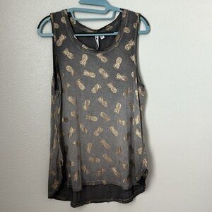 Cute sleeveless tee with pineapple print